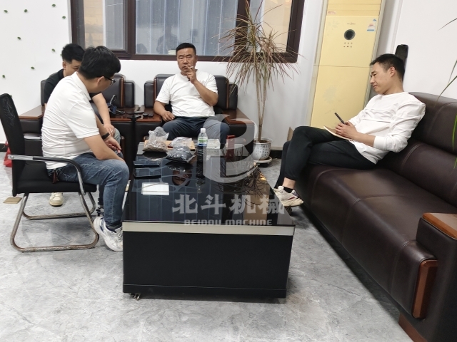 以實力會客,誠邀客戶考察炭化設備生產線